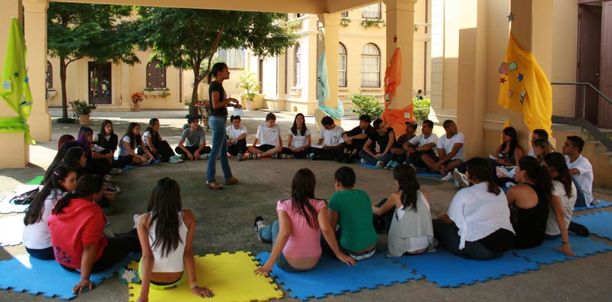 Educação Integral para uma São Paulo Educadora - Cidade Escola  AprendizCidade Escola Aprendiz  Desde 1997, experimenta, desenvolve e  promove o Bairro-escola, aproximando e articulando escolas, comunidades,  organizações sociais, empresas e poder